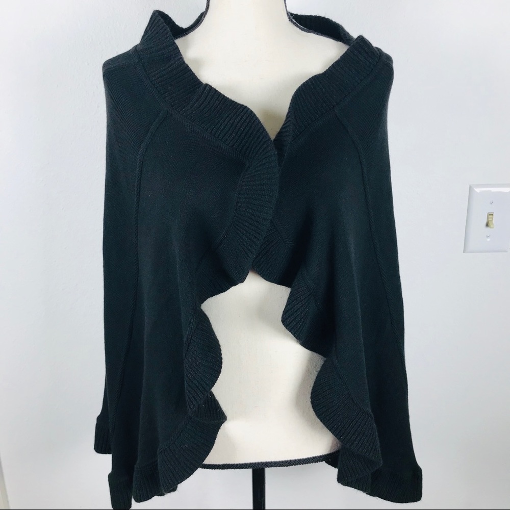 WOMENS RUFFLE TRIM EYE HOOK SHAWL WRAP BLACK CAPE